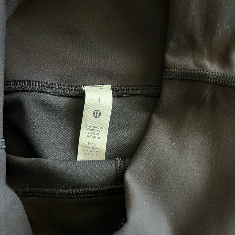Lululemon Align High Rise Biker Shorts 8” Size 4 - Picture 3 of 3